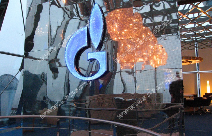 Световой логотип компании ПАО «Газпром». Объемный логотип со световым лицом из закаленного стекла.